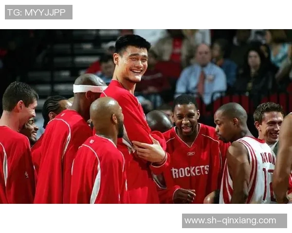 昔日姚明队友重聚赛场回忆往昔辉煌时刻与篮球梦想再续传奇